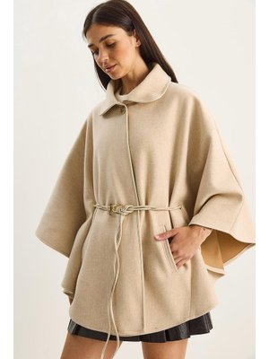 Bej Cep Detaylı Suni Deri Kemerli Kaşe Panço