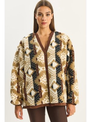 Kahverengi Bej Etnik Desenli Astarlı Cep Detaylı Çıtçıt Kapamalı Peluş Mont