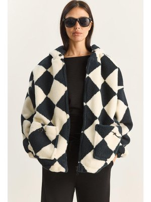 Beyaz Baklava Desenli Astarlı Kapüşonlu Peluş Mont Siyah