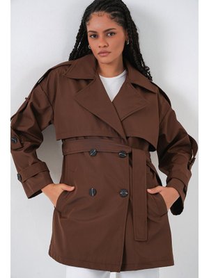 Kahverengi Kuşaklı Kısa Trençkot