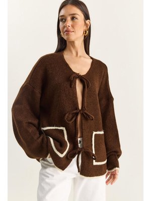 Kahverengi Önden Bağlamalı Cep Detaylı Triko Hırka