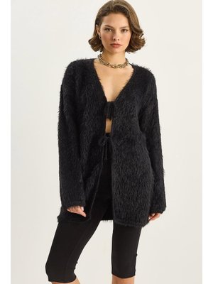 Siyah Sakallı Yumuşak Dokulu Bağlama Detaylı Triko Hırka