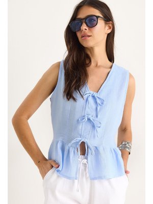 Bebe Mavisi V Yaka Fiyonk Detaylı Müslin Peplum Bluz