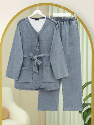 Buz Mavi Önü Düğmeli Çift Cepli Kuşaklı Kot Takım