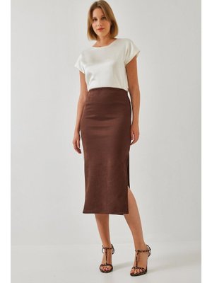 Kahverengi Yırtmaçlı Süet Kalem Etek