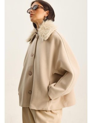 Bej Seyyar Kürk Yaka Cep Detaylı Astarlı Kaşe Kaban
