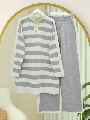 Gri Yarım Boğazlı Yakası Düğmeli Kalın Çizgili Triko Takım