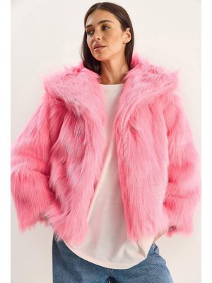 Şeker Pembe Geniş Yakalı Astarlı Kısa Premium Suni Kürk Ceket