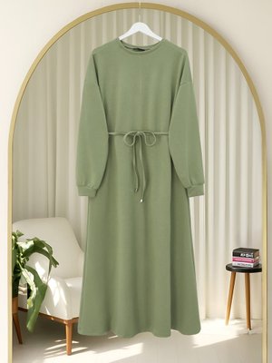 Çağla Y. Yuvarlak Yaka Kemerli Uzun Penye Elbise