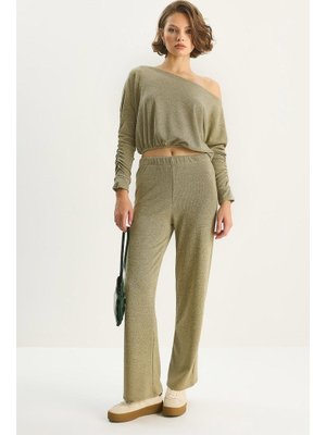 Çağla Yeşili Kayık Yaka Beli Lastikli Bluz Bol Pantolonlu Simli Alt Üst Takım