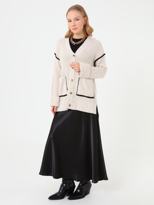 Krem Kontrast Detaylı Triko Hırka