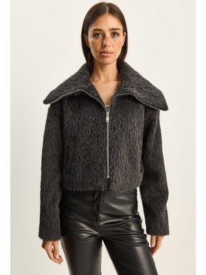 Antrasit Geniş Yakalı Cep Detaylı Astarlı Şardonlu Kaşe Crop Kaban