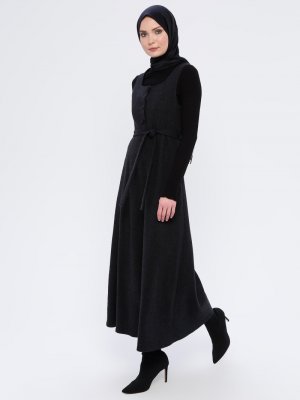 Siyah Sıfır Kollu Elbise
