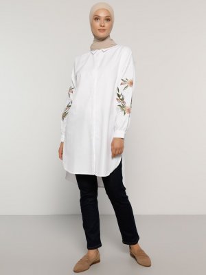 Beyaz Kolları Nakış Detaylı Tunik