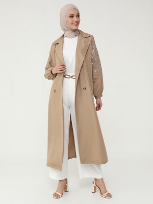 Bej Kolları Nakışlı Kruvaze Kapama Pardesü