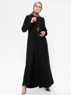 Siyah Kolyeli Bisiklet Yaka Elbise